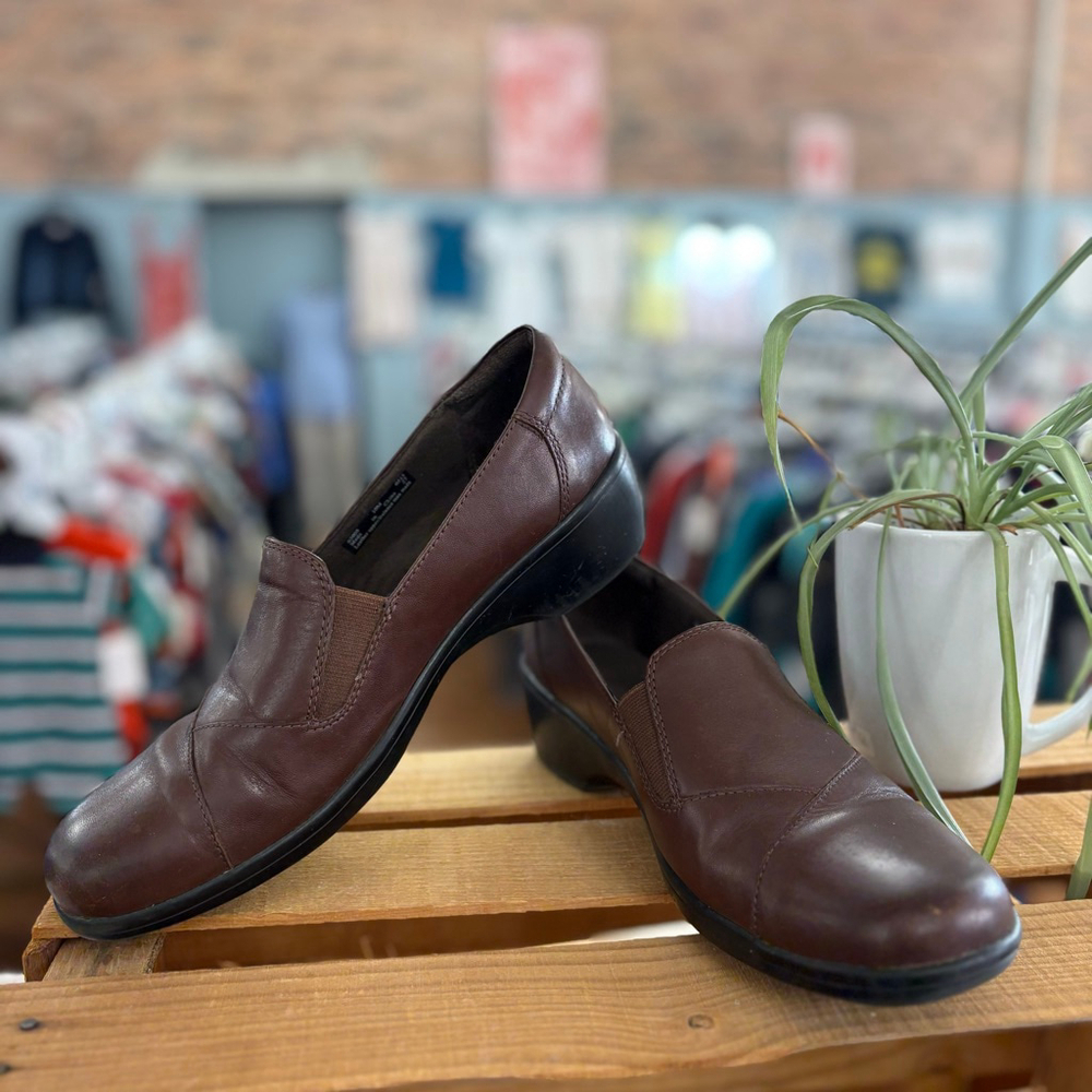 Women's Clarks Brown Leather Loafers Size 10